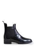 Bota de agua negra y suela lisa