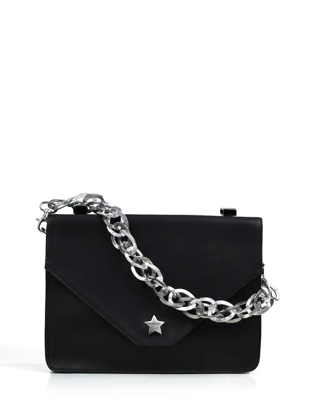 Schwarze Ledertasche mit Silberkette