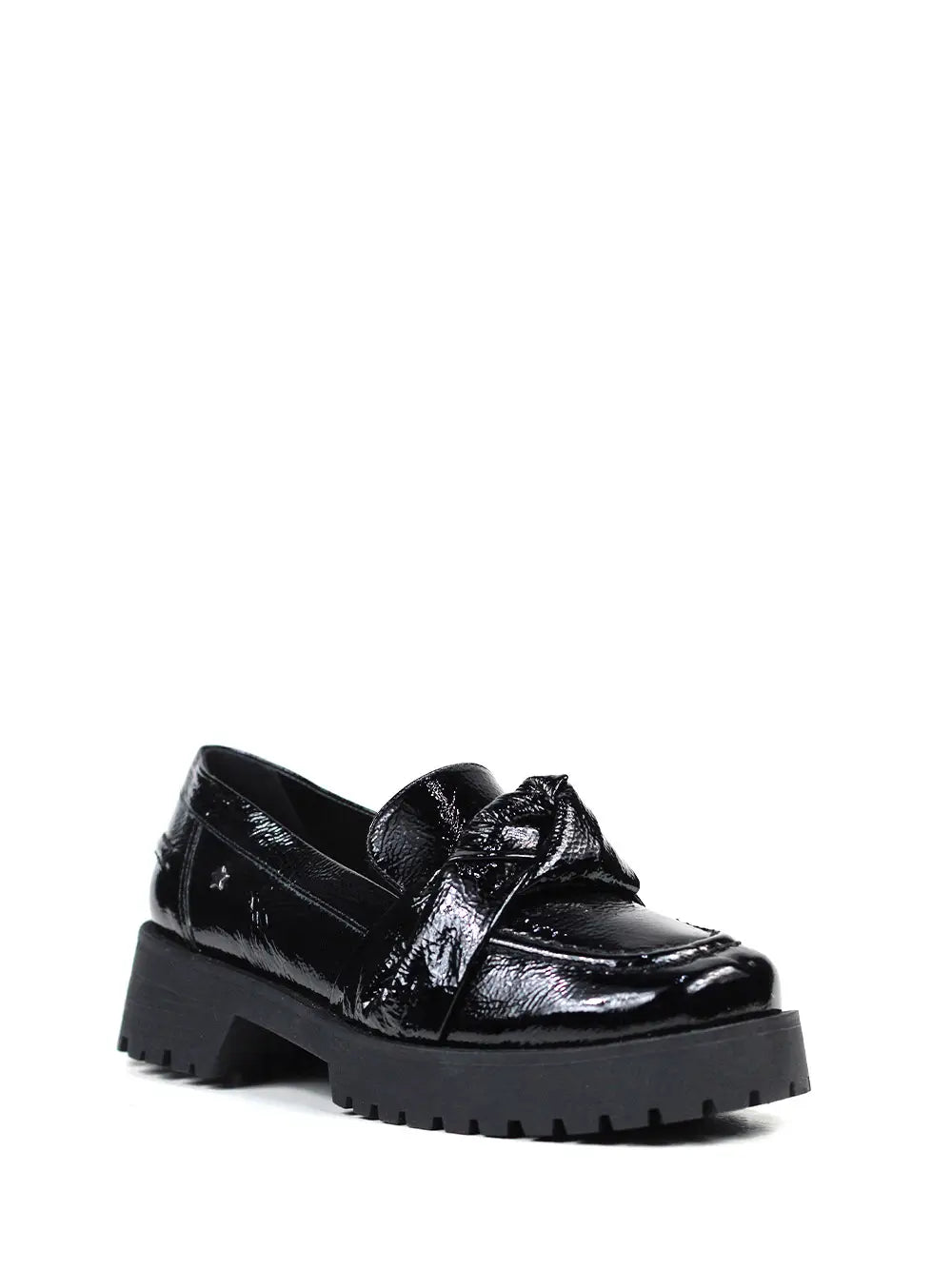 Mocasín negro en piel texturizada y suela track