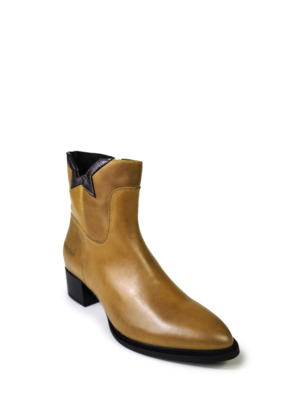 Bota em Pele Amarela e Recorte Estrela