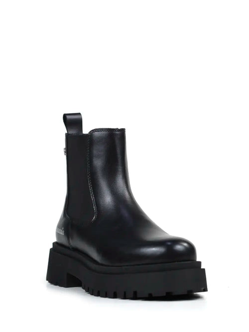 Schwarzer Lederstiefel mit Traktorsohle