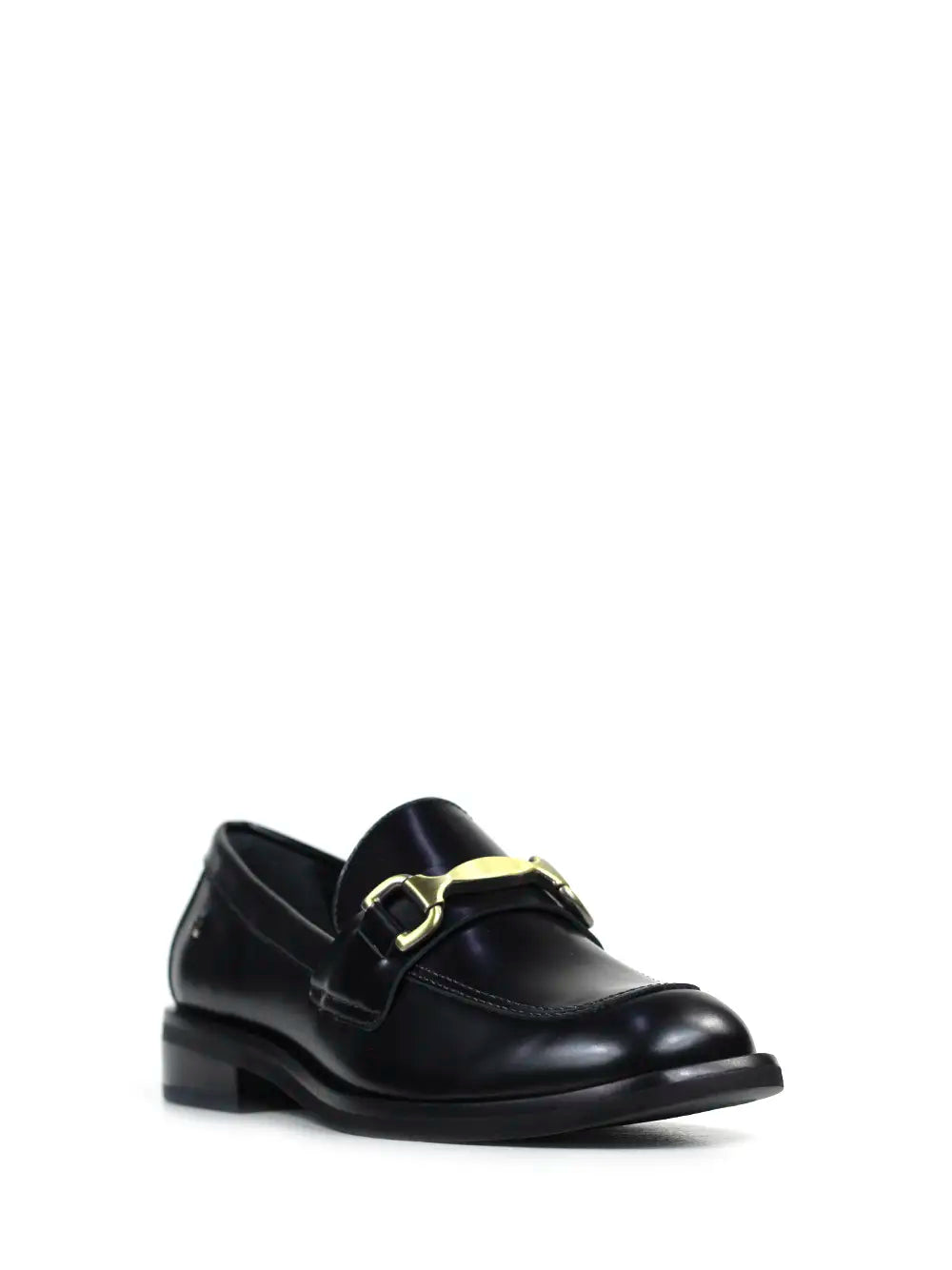 Mocasines negros de piel con detalle dorado