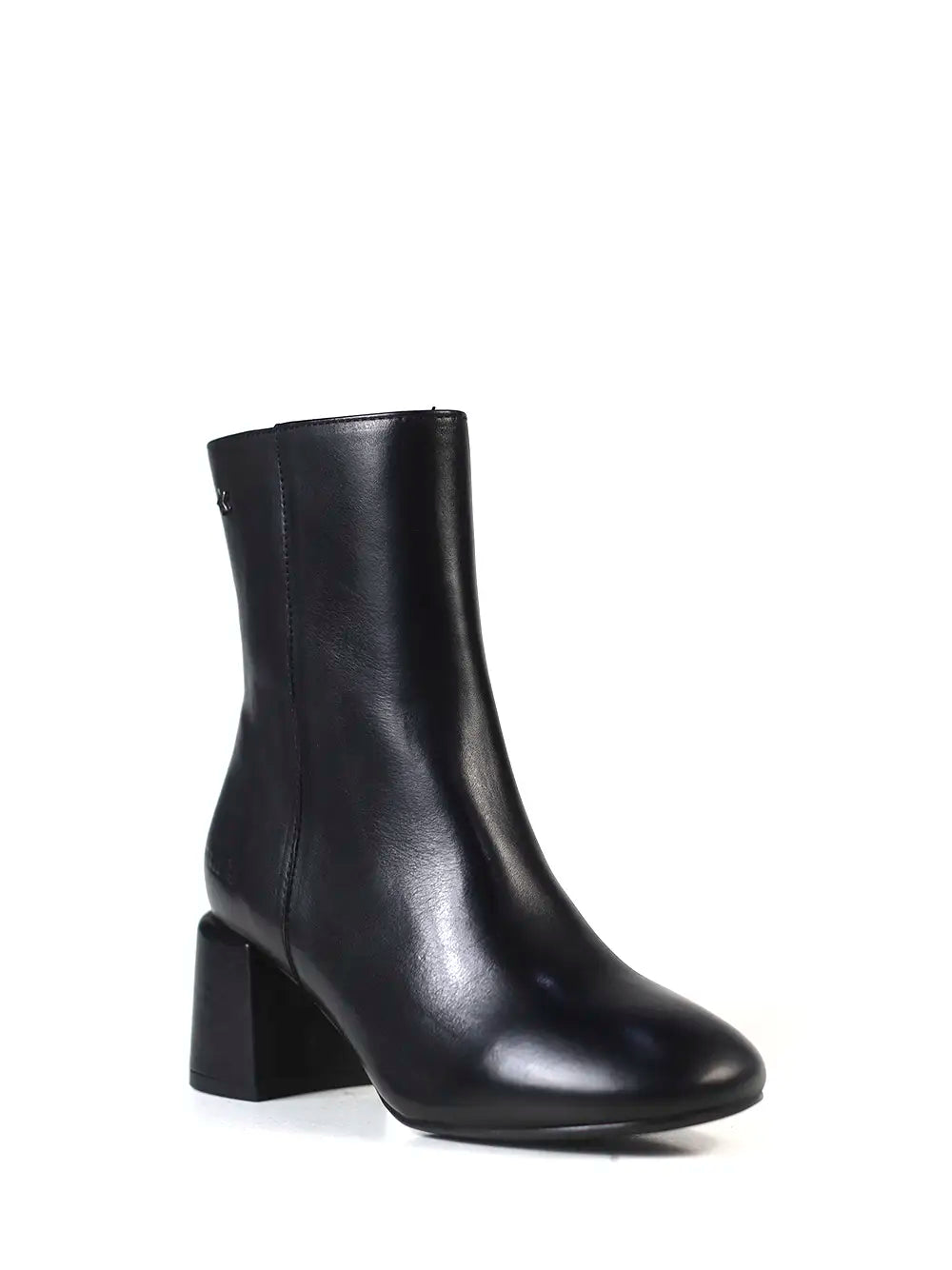 Bota negra de piel y puntera redonda
