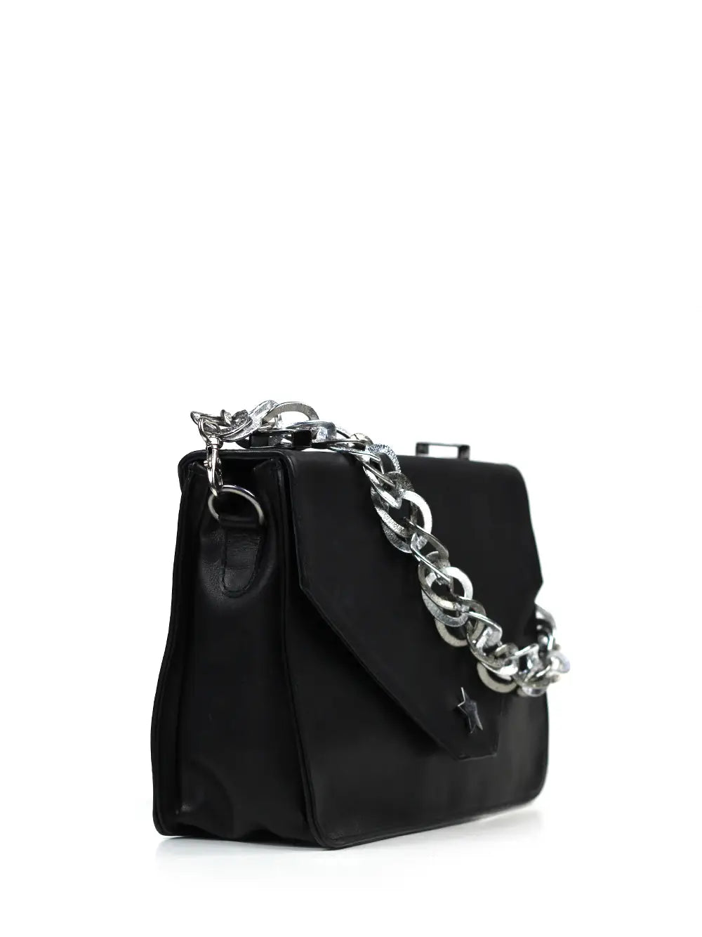 Schwarze Ledertasche mit Silberkette