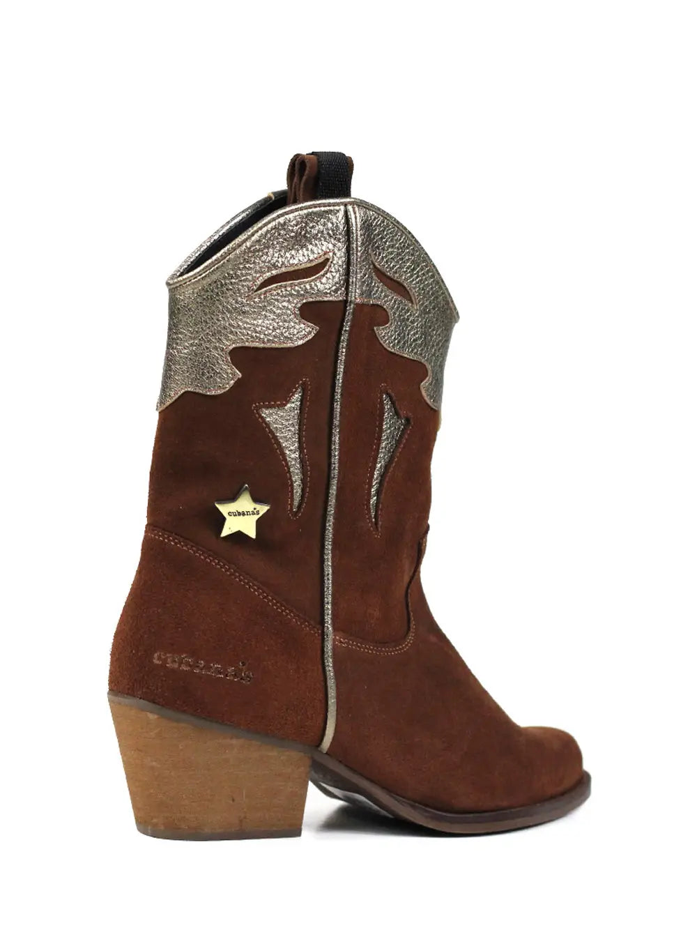 Botte en daim marron avec détails dorés