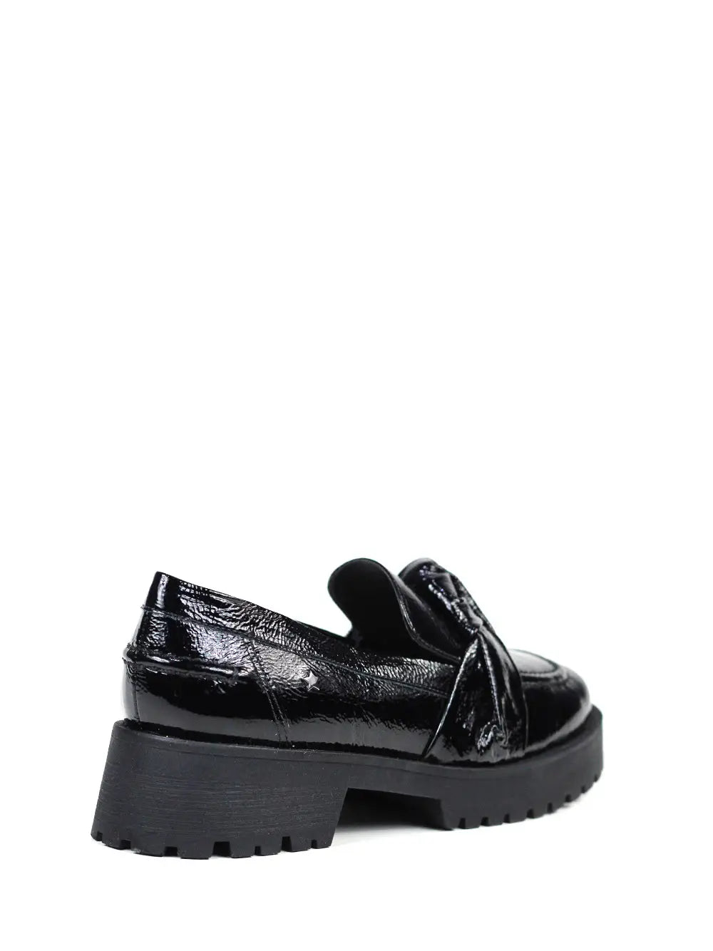Mocasín negro en piel texturizada y suela track