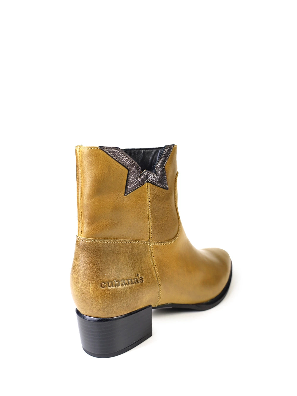 Bota em Pele Amarela e Recorte Estrela
