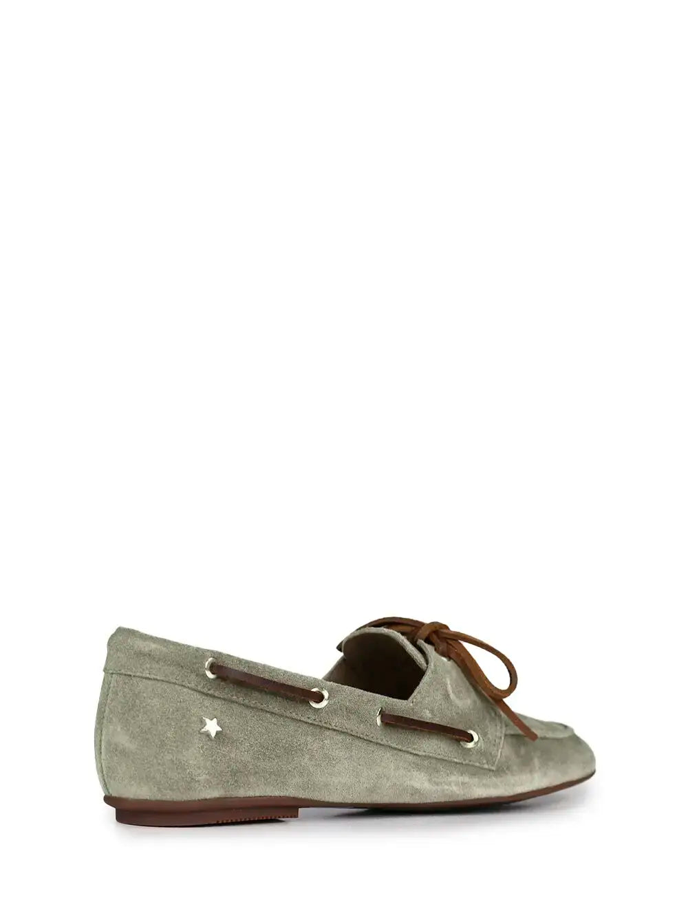 Loafer em Camurça Castanha e Laço