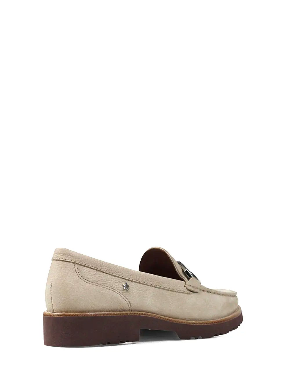 Mocasín de piel beige con detalle plateado