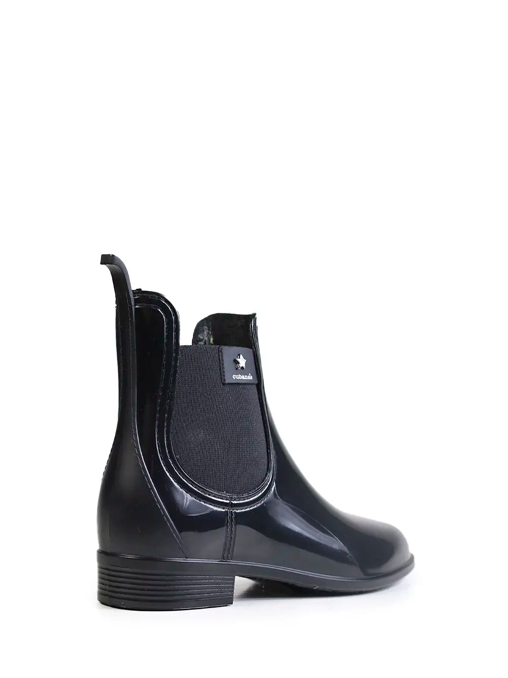 Bota de agua negra y suela lisa