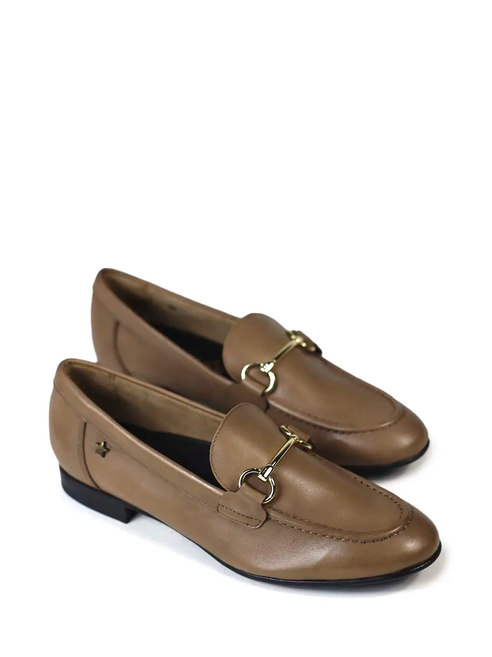 Loafer em Pele Camel e Metal