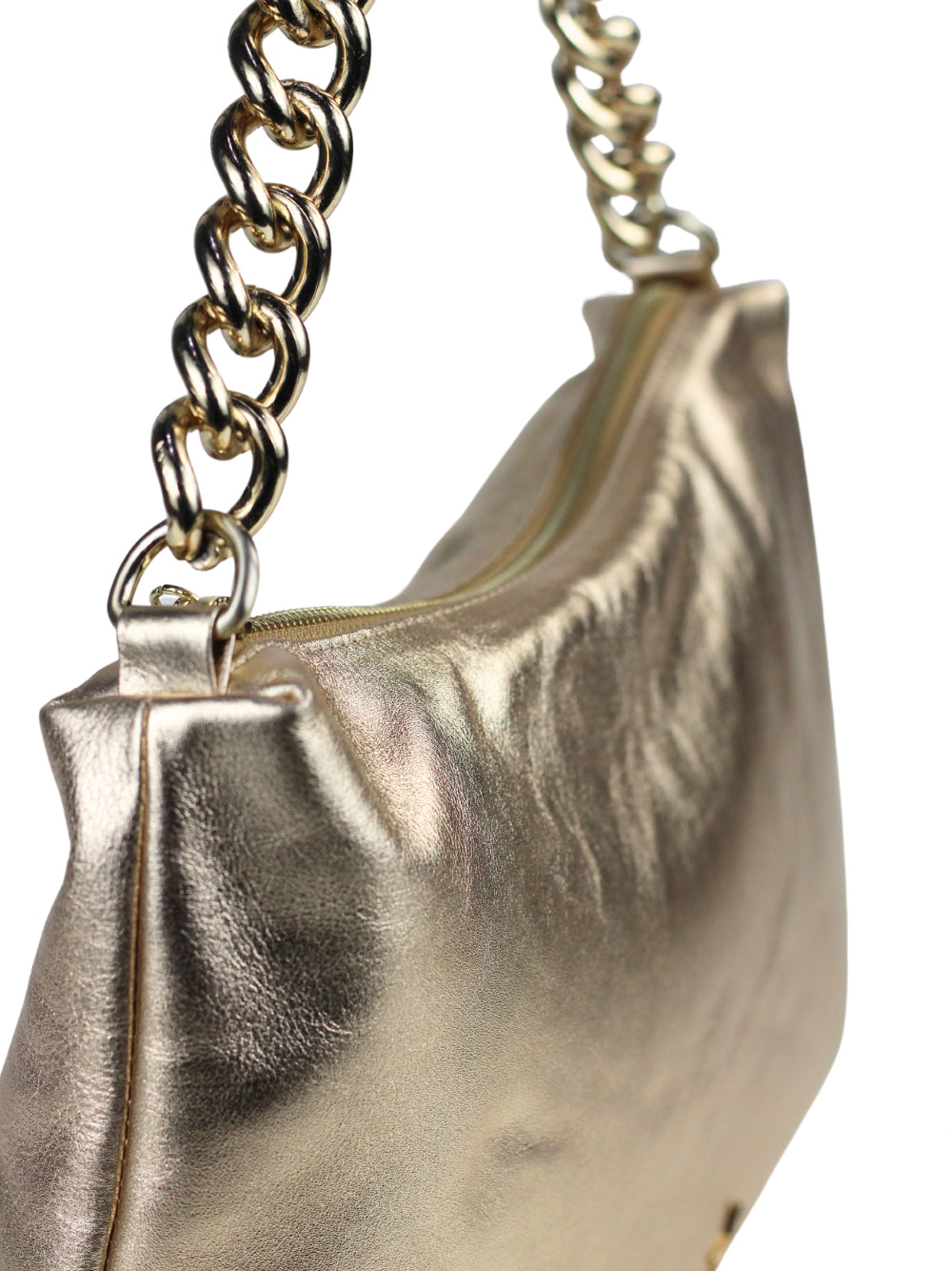 Bolso en Piel Dorada y Detalle de Flecos