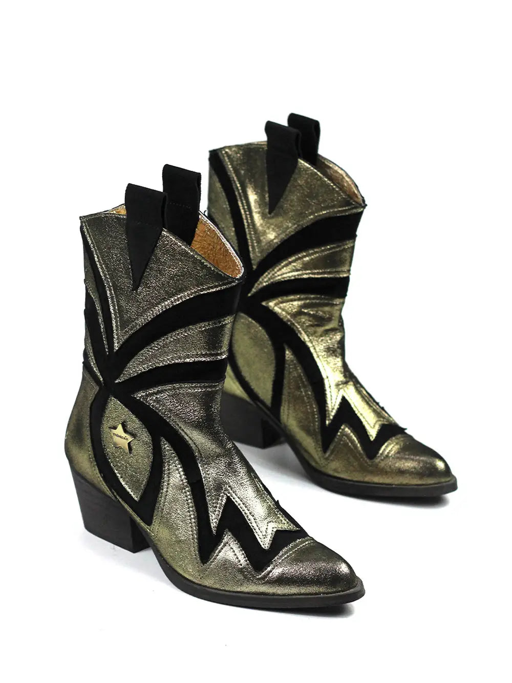 Bota de Piel Dorada y Detalles de Ante Negro