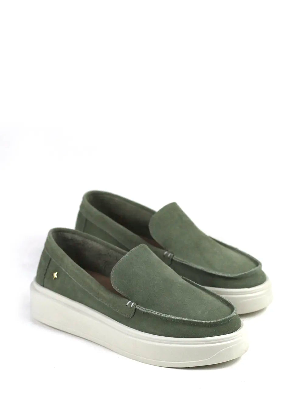 Mocasines de gamuza verde con suela gruesa