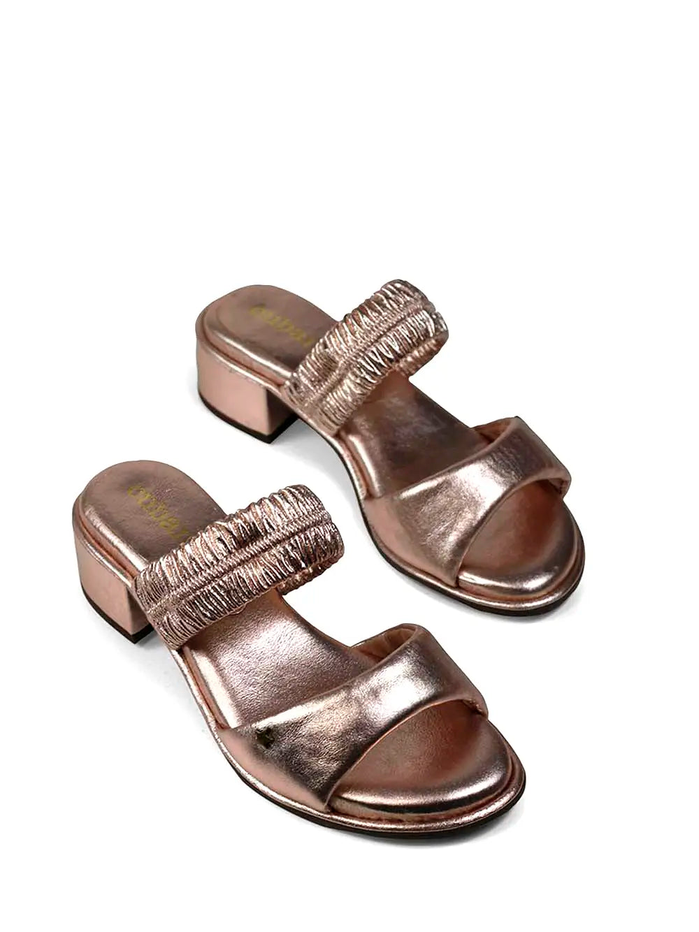 Sandália em Pele Rosa Metalizada e Salto em Bloco