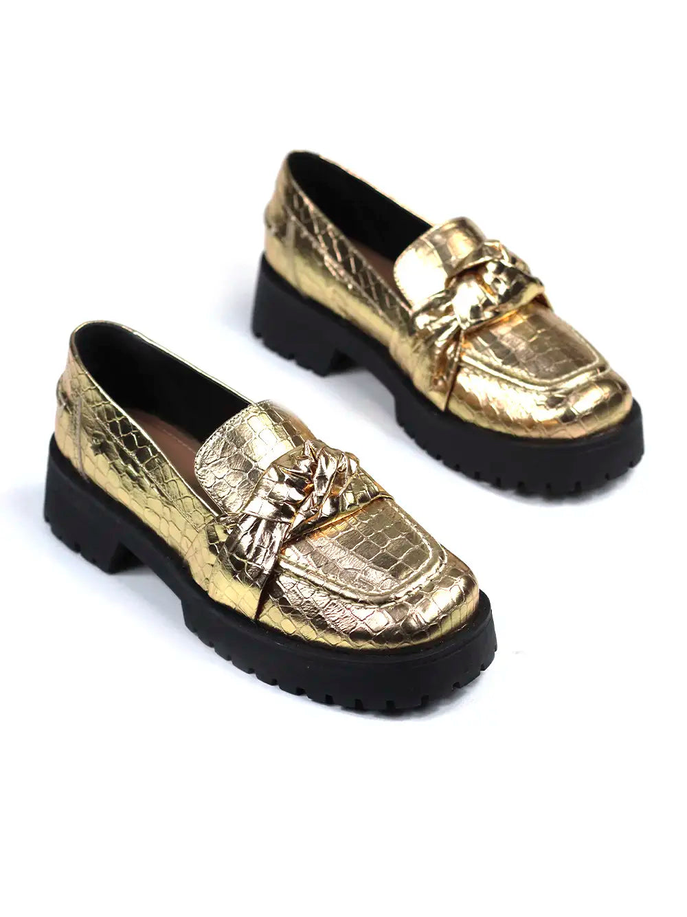 Loafer aus goldenem Leder mit Kroko-Effekt und behandelter Sohle