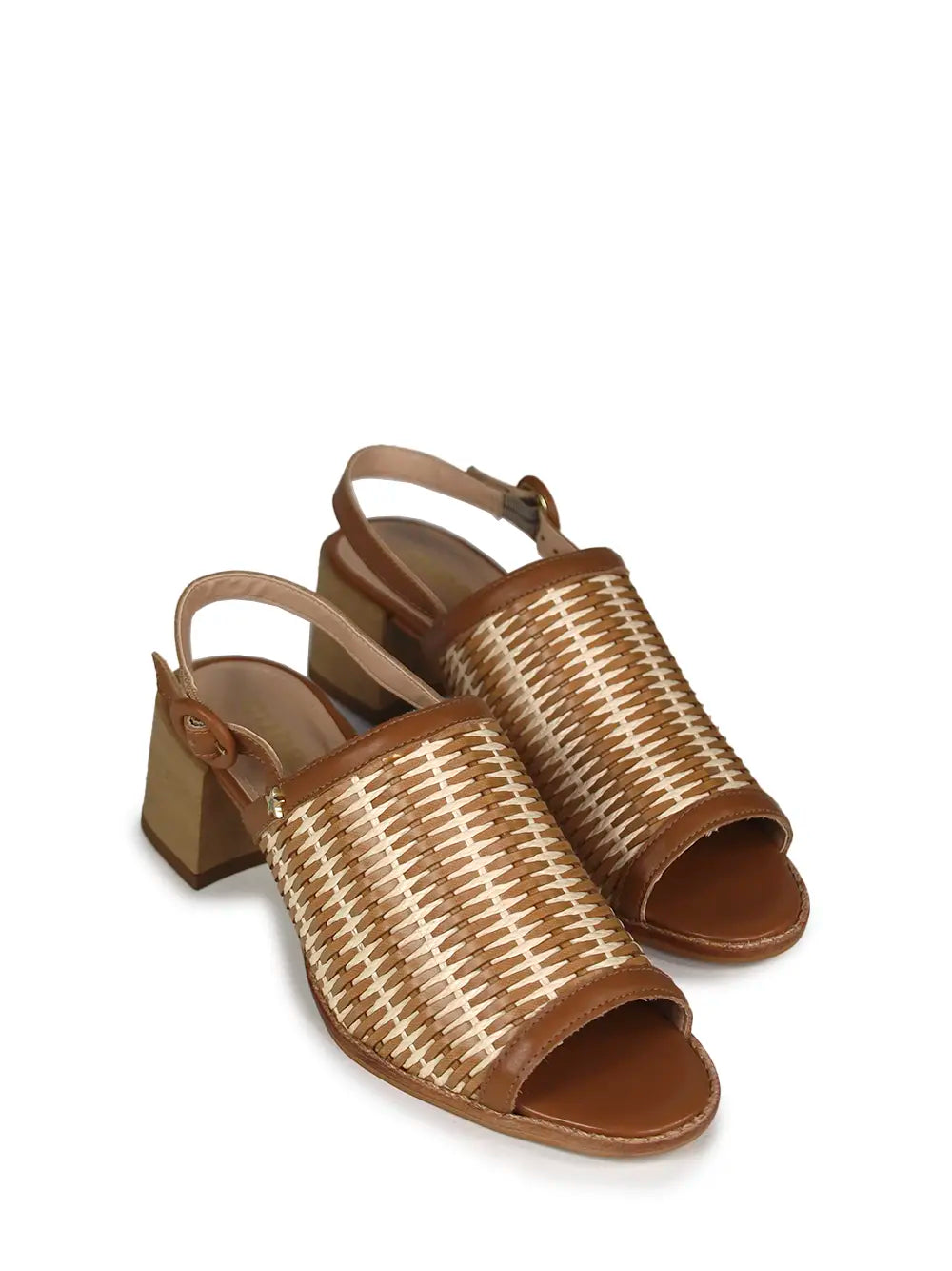 Sandália em Pele Castanha Entrançada