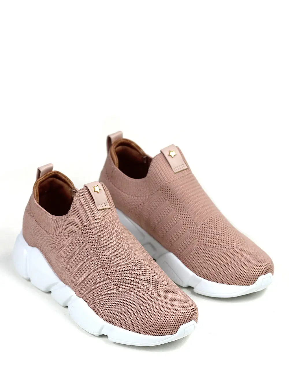 Zapatillas beige de tela con suela gruesa