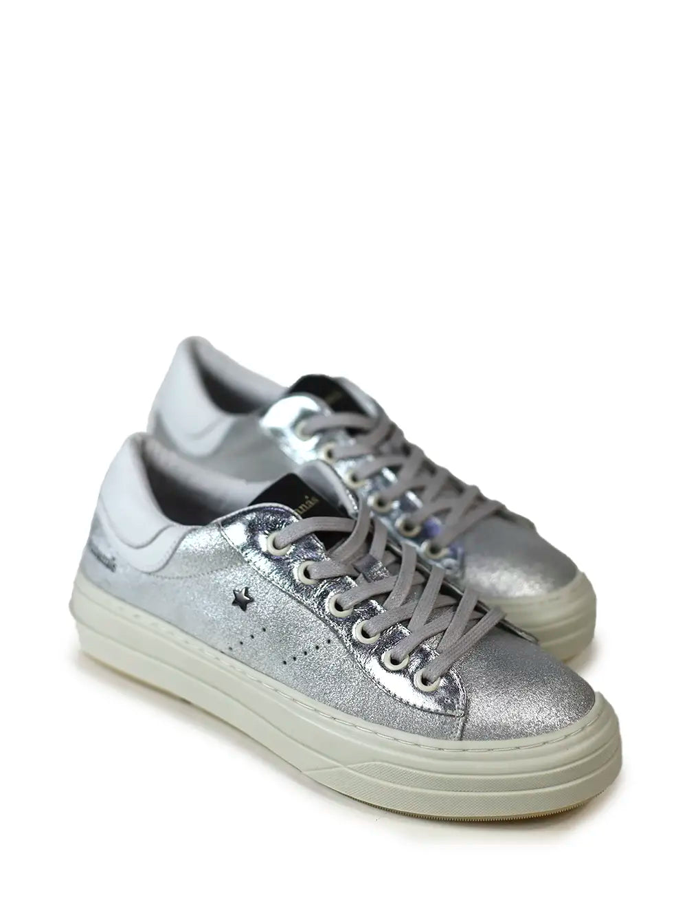 Tenis de Piel Plateada