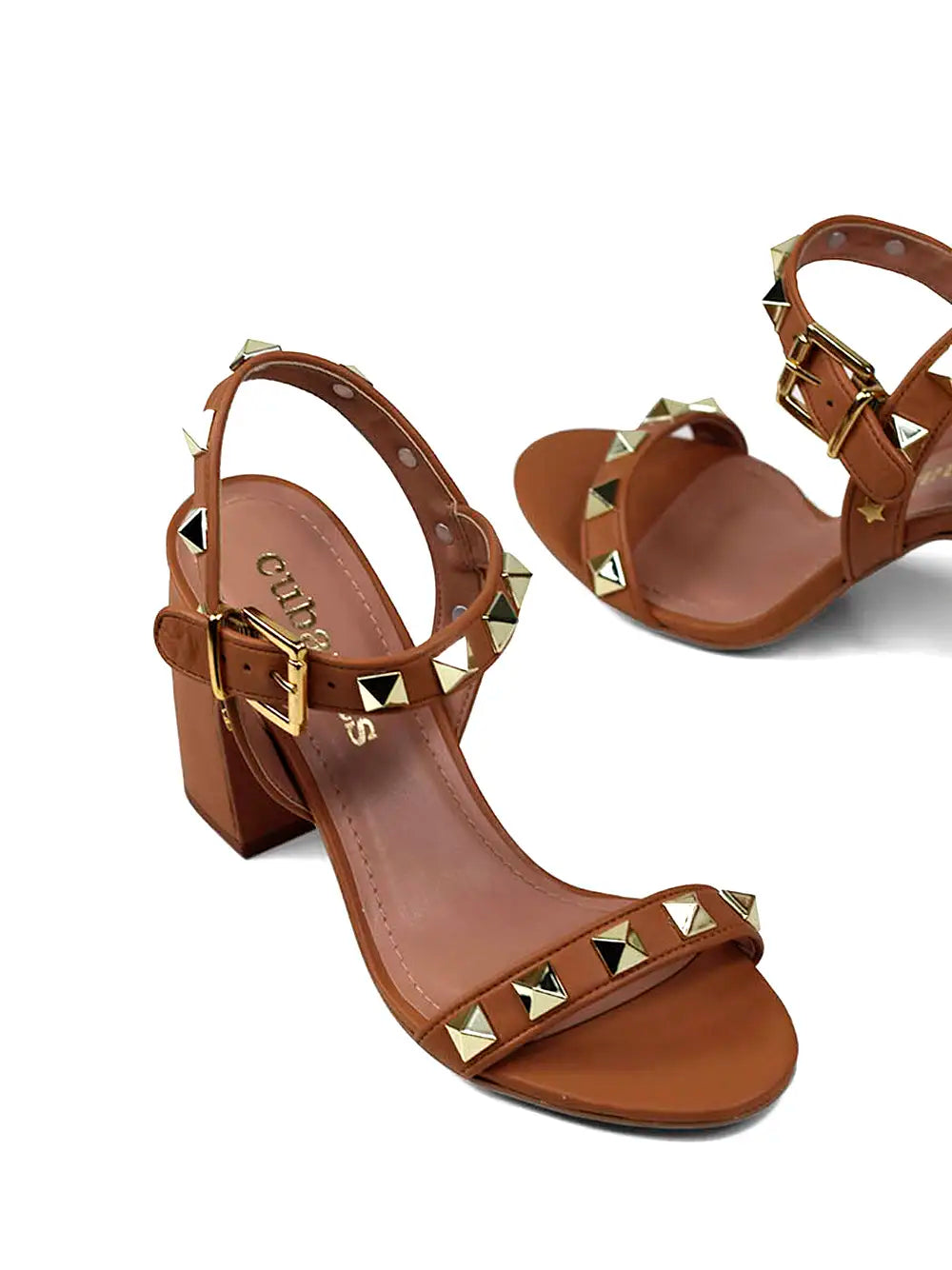 Sandália em Pele Castanha e Aplicações em Dourado
