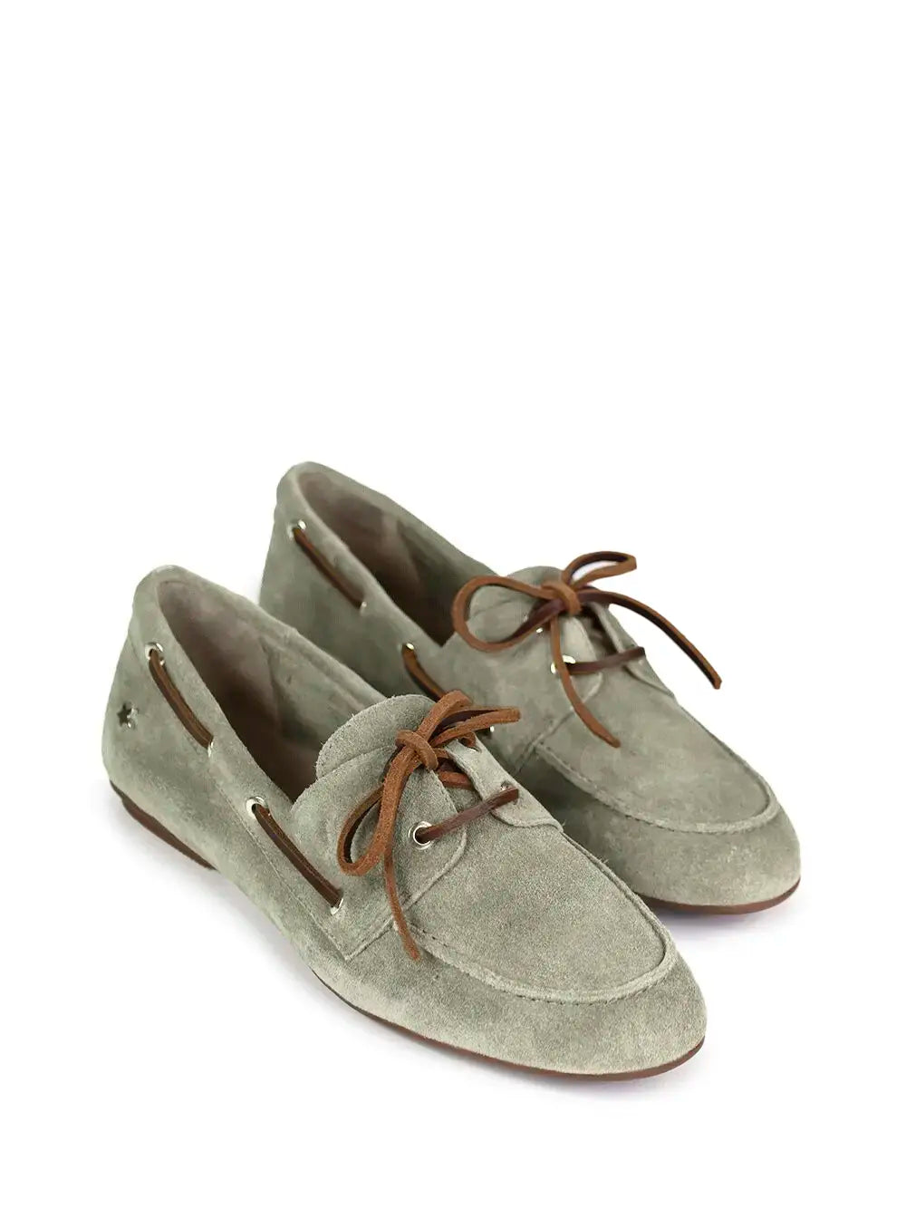 Loafer em Camurça Castanha e Laço