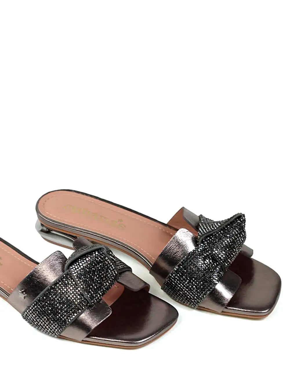 Sandalia de Piel Plateada con Tira de Strass