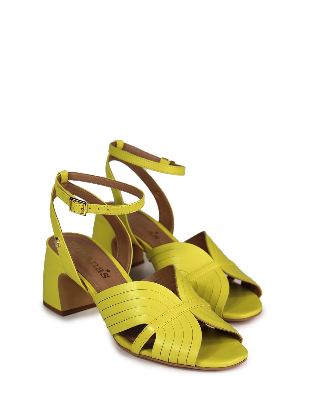Sandália em Pele Amarela e Tiras