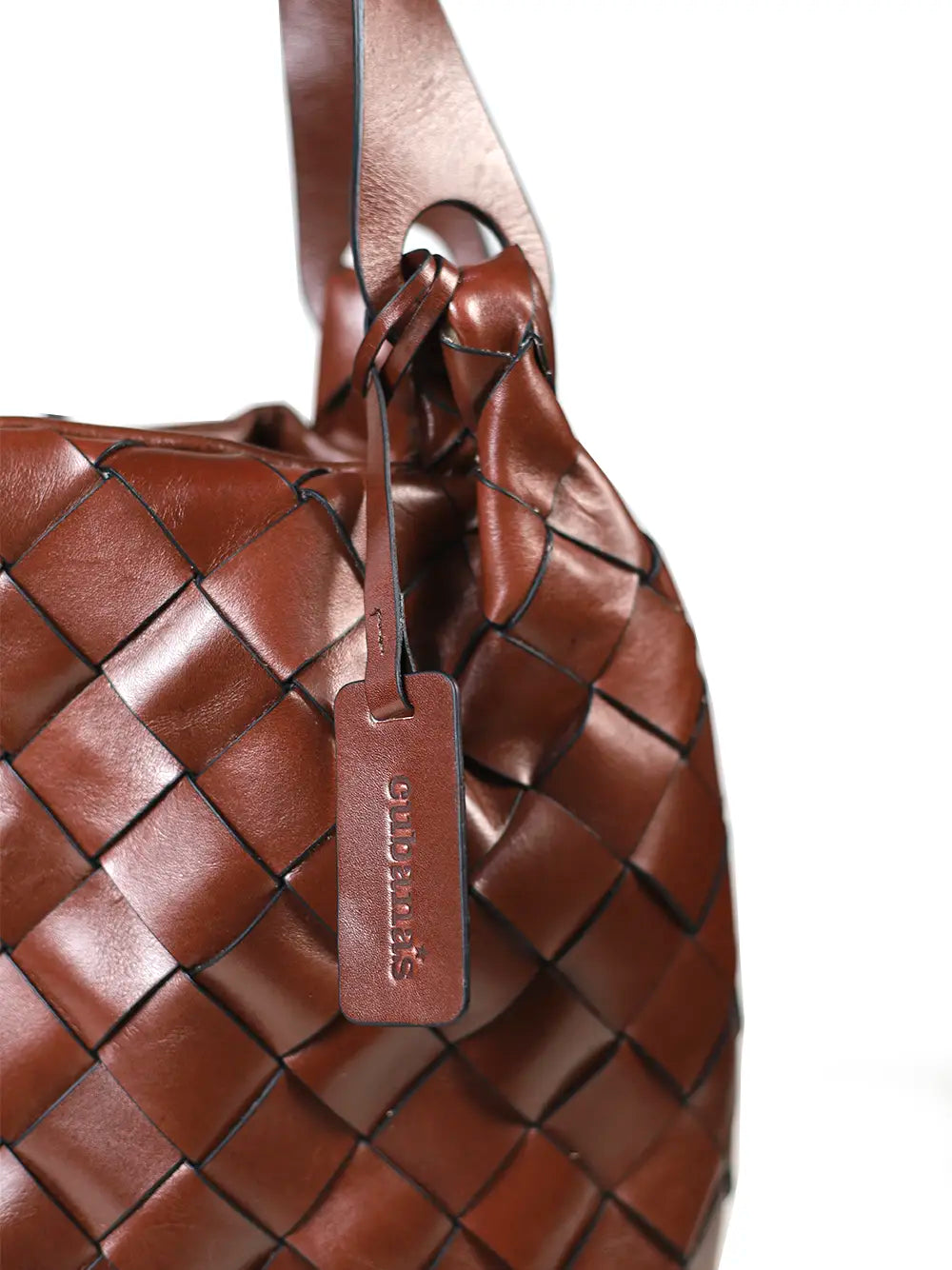 Mochila de piel trenzada marrón