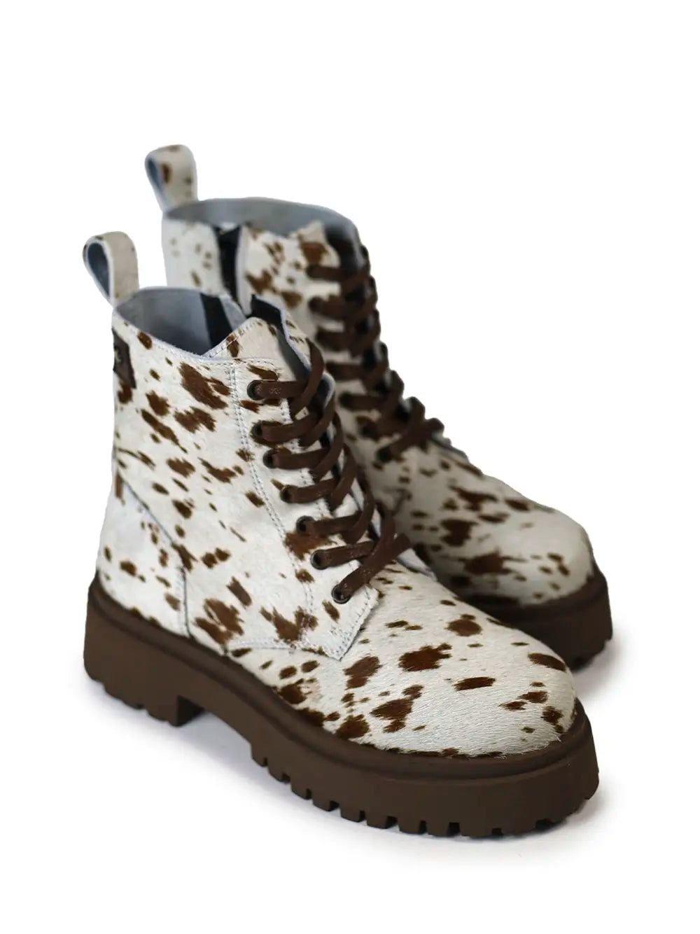 Bota Castanha em Animal Print de Vaca