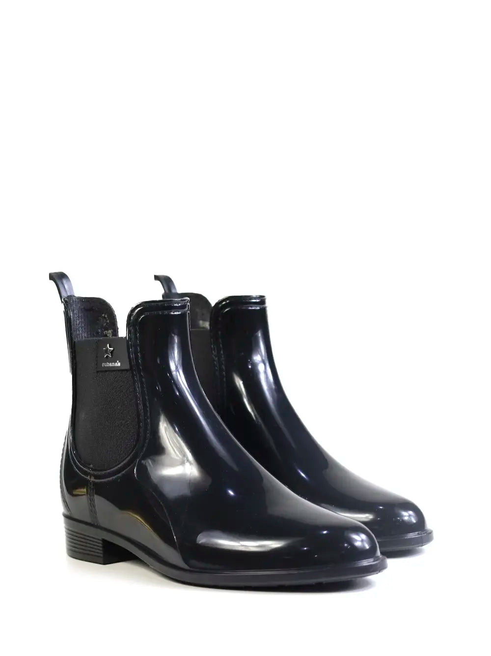 Bota de agua negra y suela lisa
