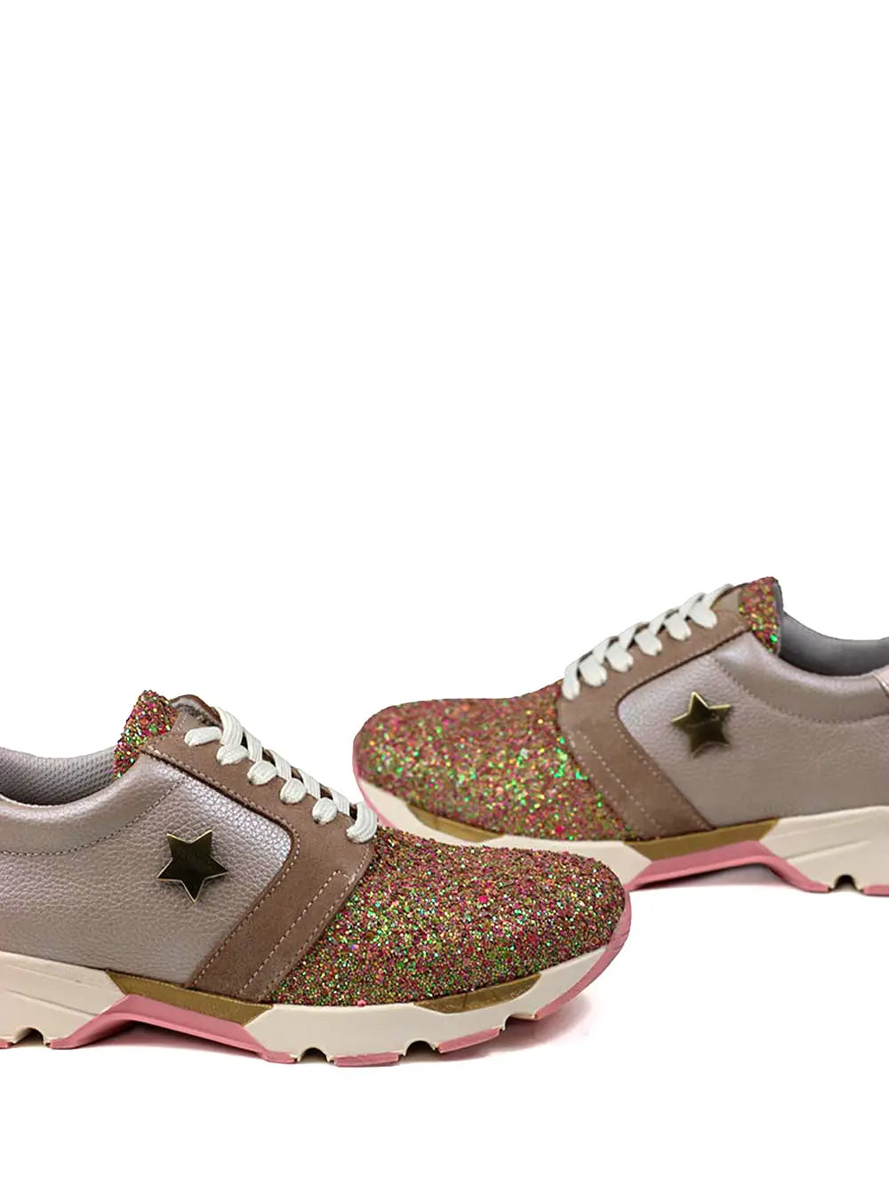 Ténis em Pele Beige Metalizada e Pormenor em Glitter