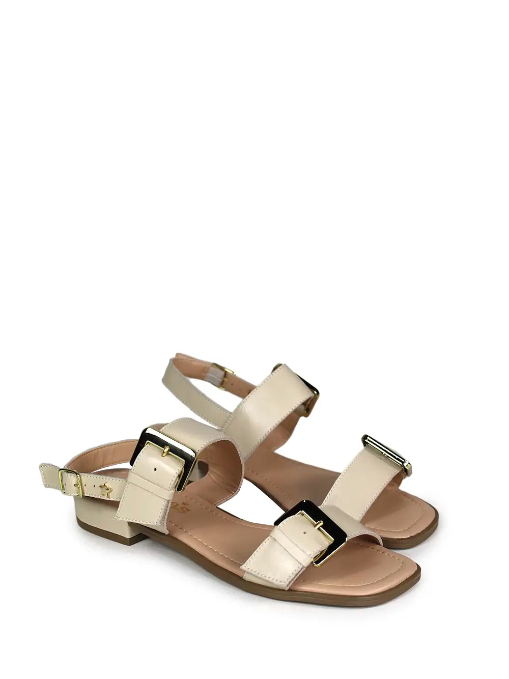Sandália em Pele Off-White e Fivela