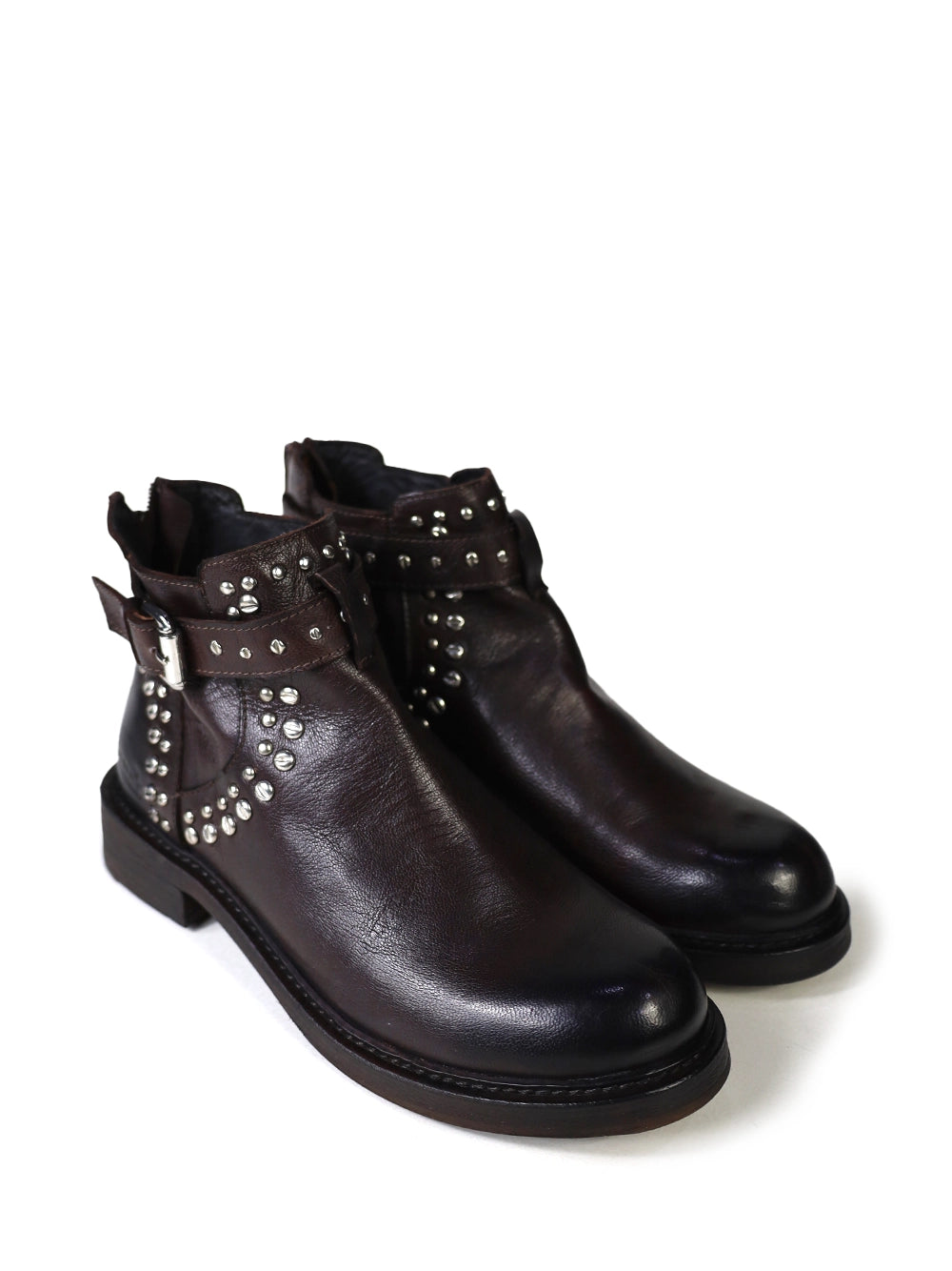 Bota Castanha Escura com Tachas