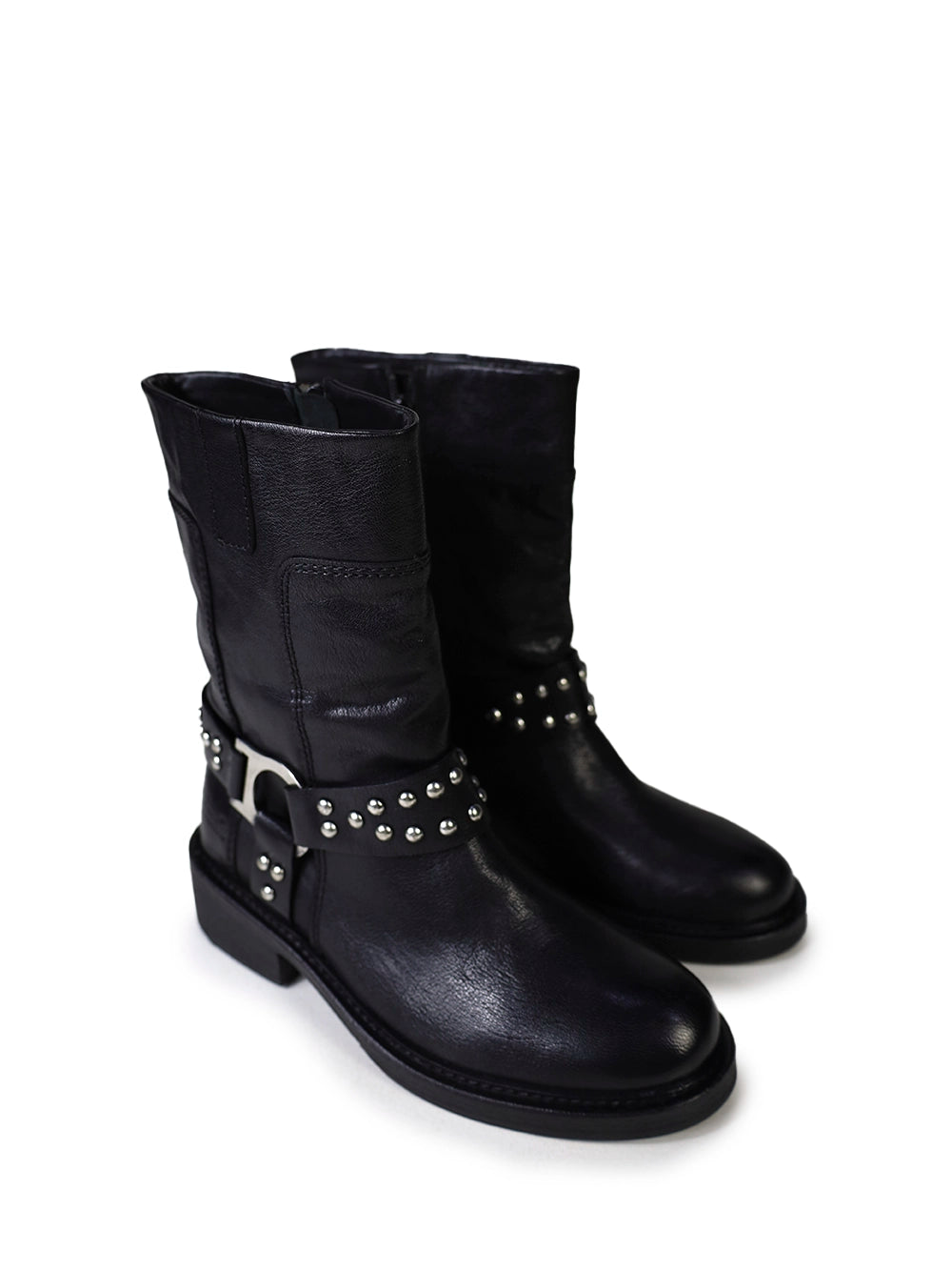 Bota Preta em Pele com Tachas e Cano Alto