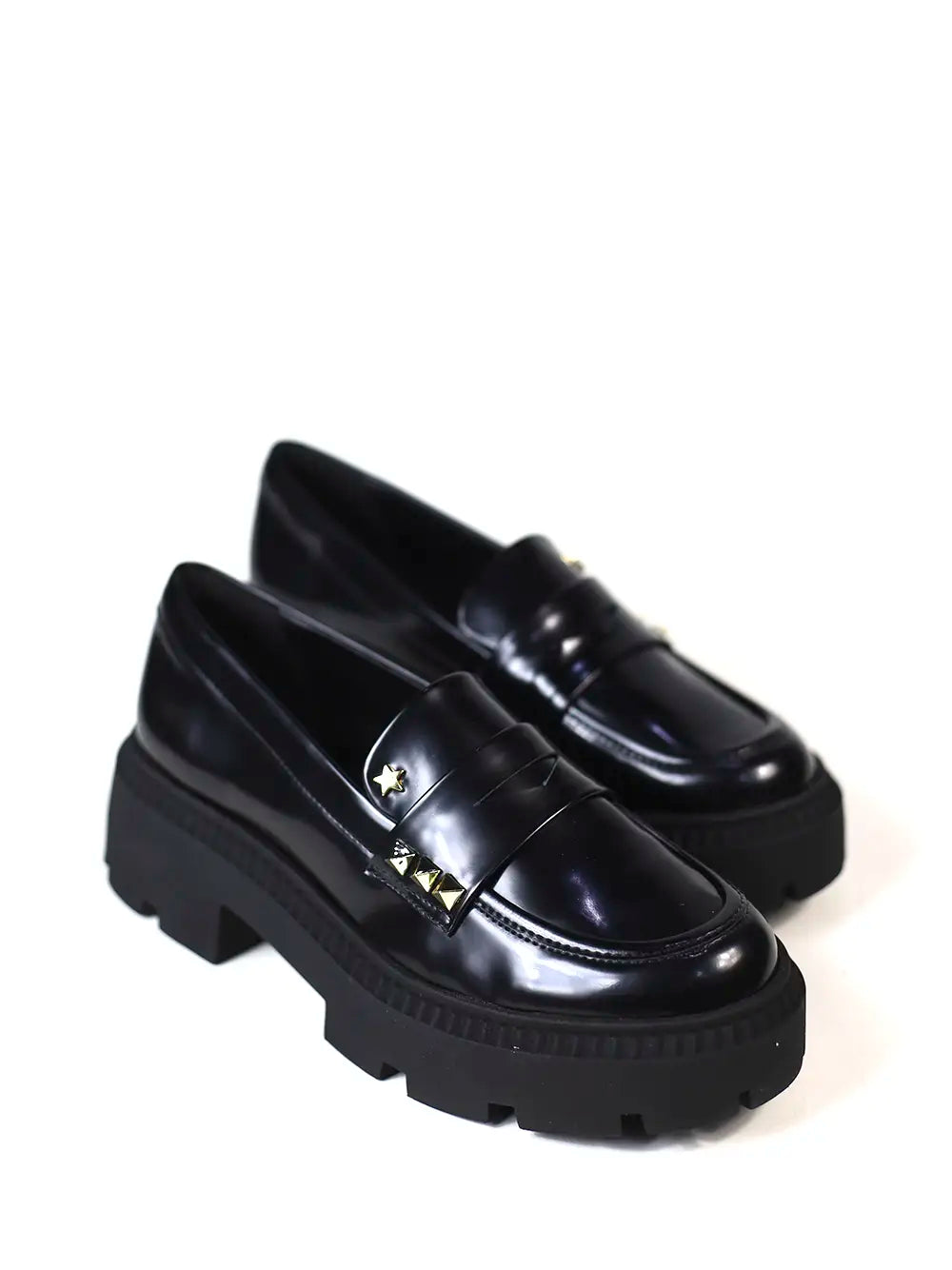 Loafer Preto em Pele e Spikes