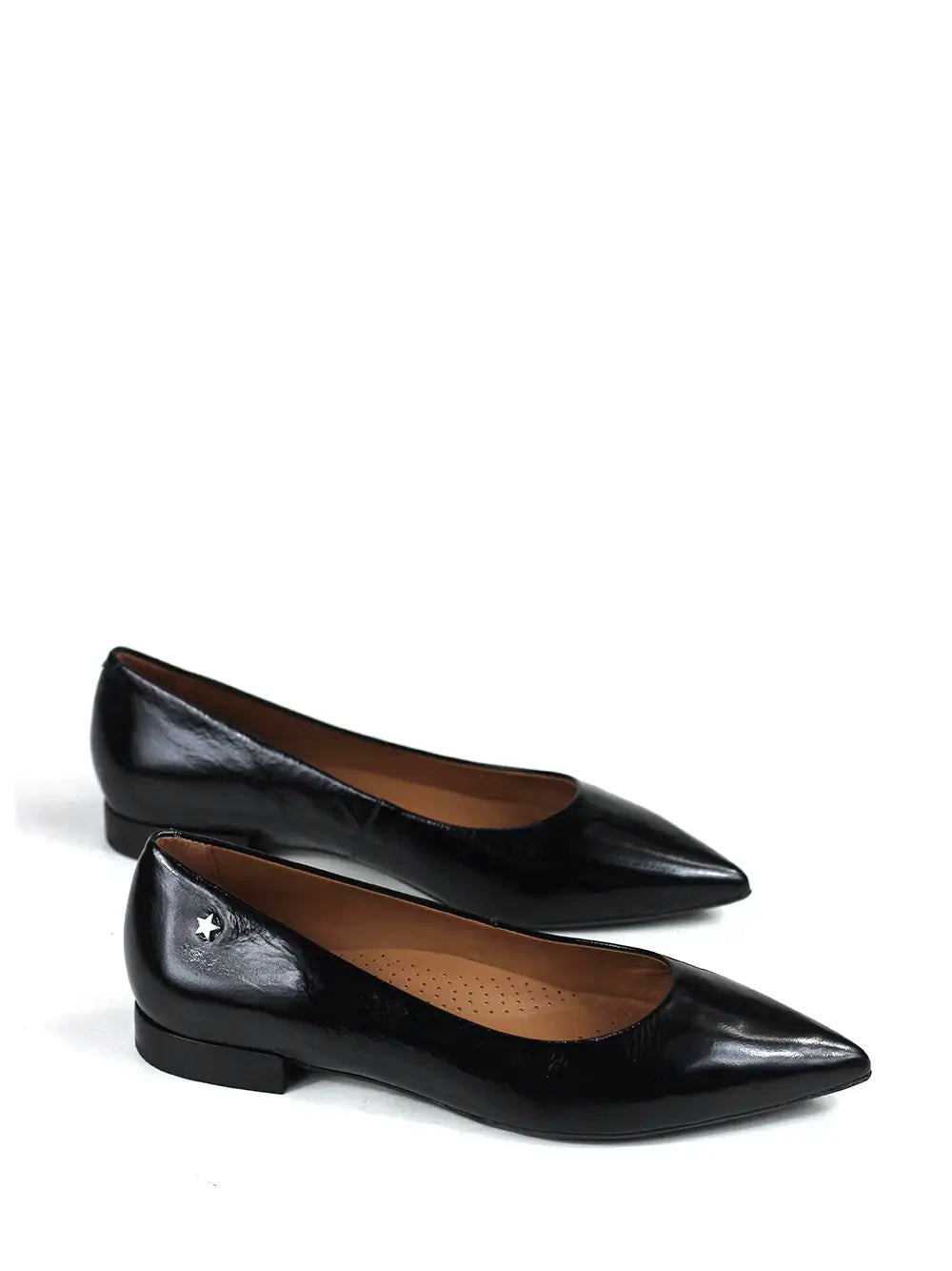 Sabrina Preta em Pele e Biqueira Fina