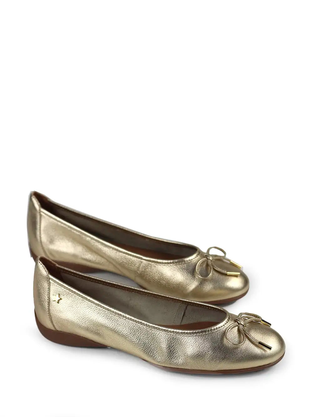 Sabrina em Pele Dourada e Laço