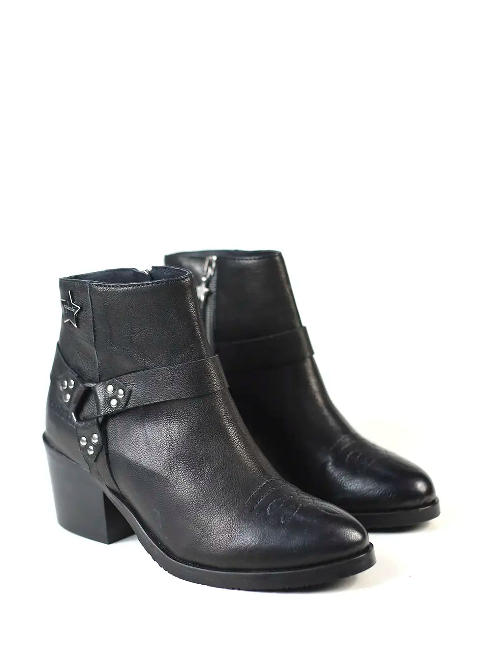 Bota Preta em Pele e Salto em Bloco