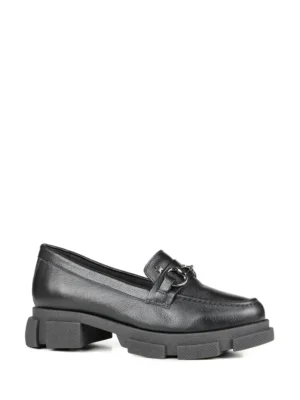 Loafer Preto em Pele e Pormenor de Metal